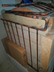 Échangeur sur la double peau d'un poêle de masse