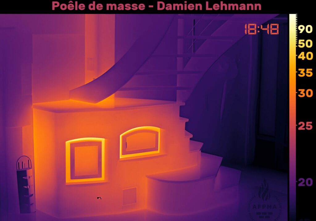 Image infrarouge d'un po&ecirc;le de masse diffusant sa douce chaleur